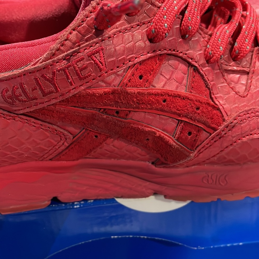 ASICS - Picture 5 of 8